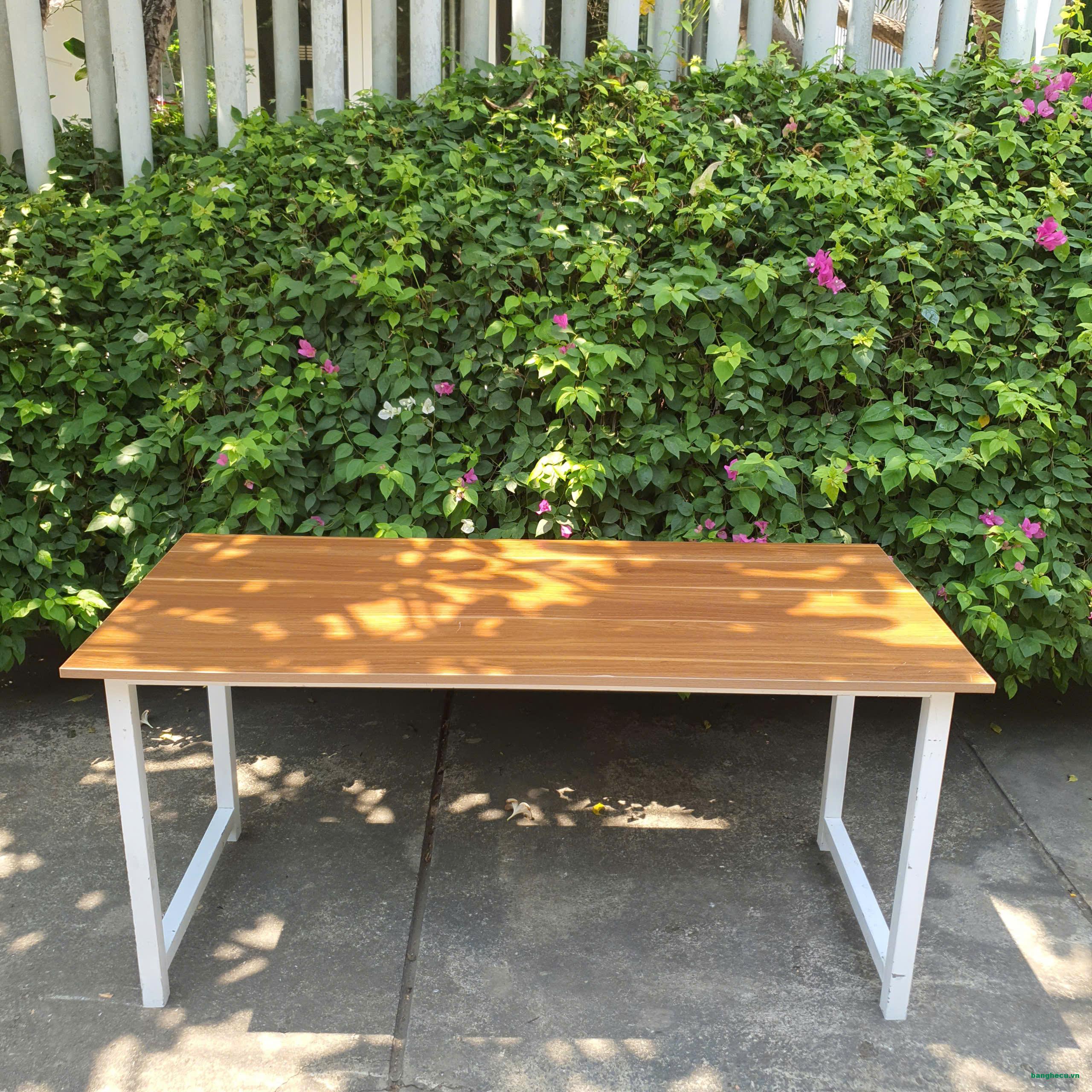 Bàn làm việc chân sắt 1m55x70cm thanh lý