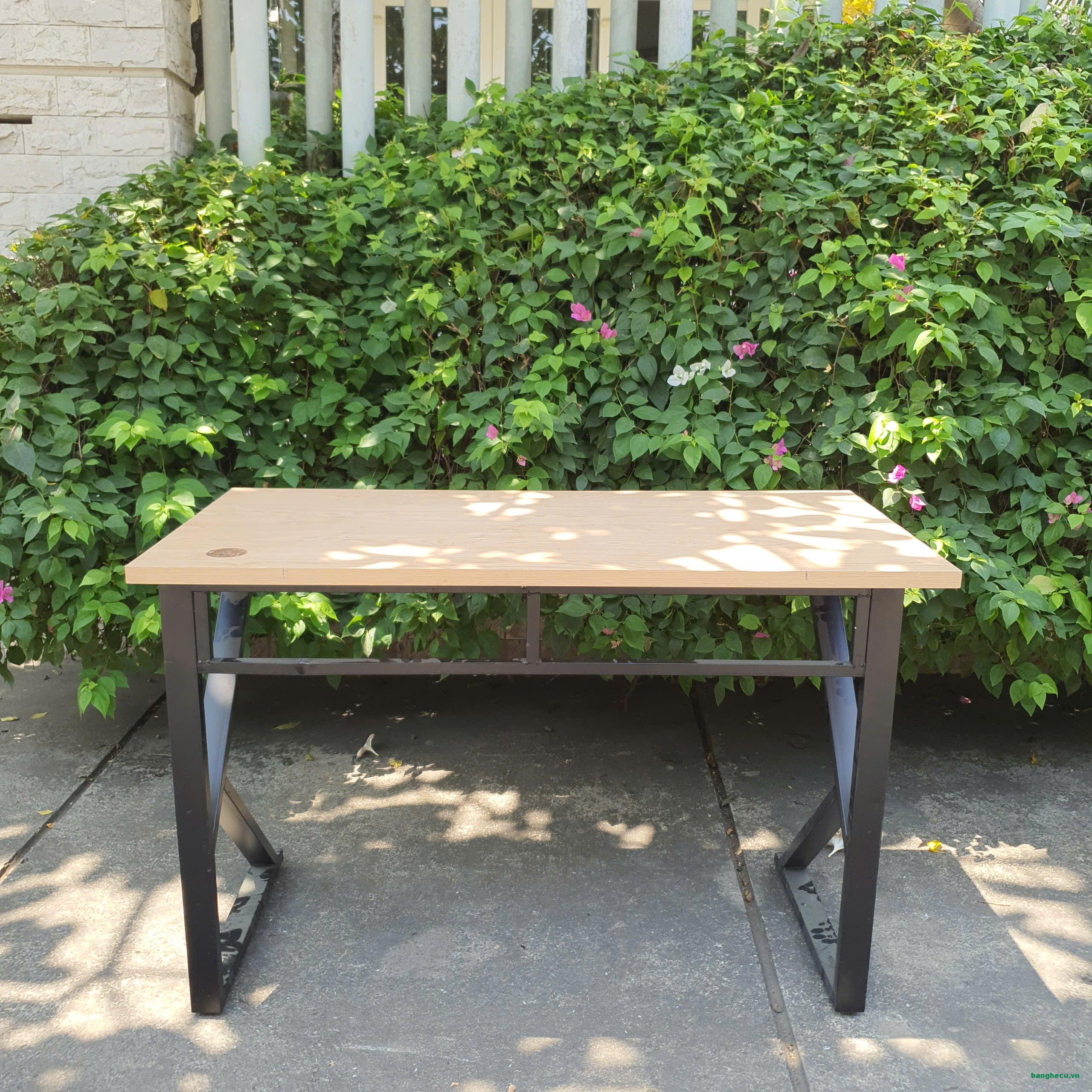 Bàn làm việc chân sắt chữ K 1m2x60cm mới 100%