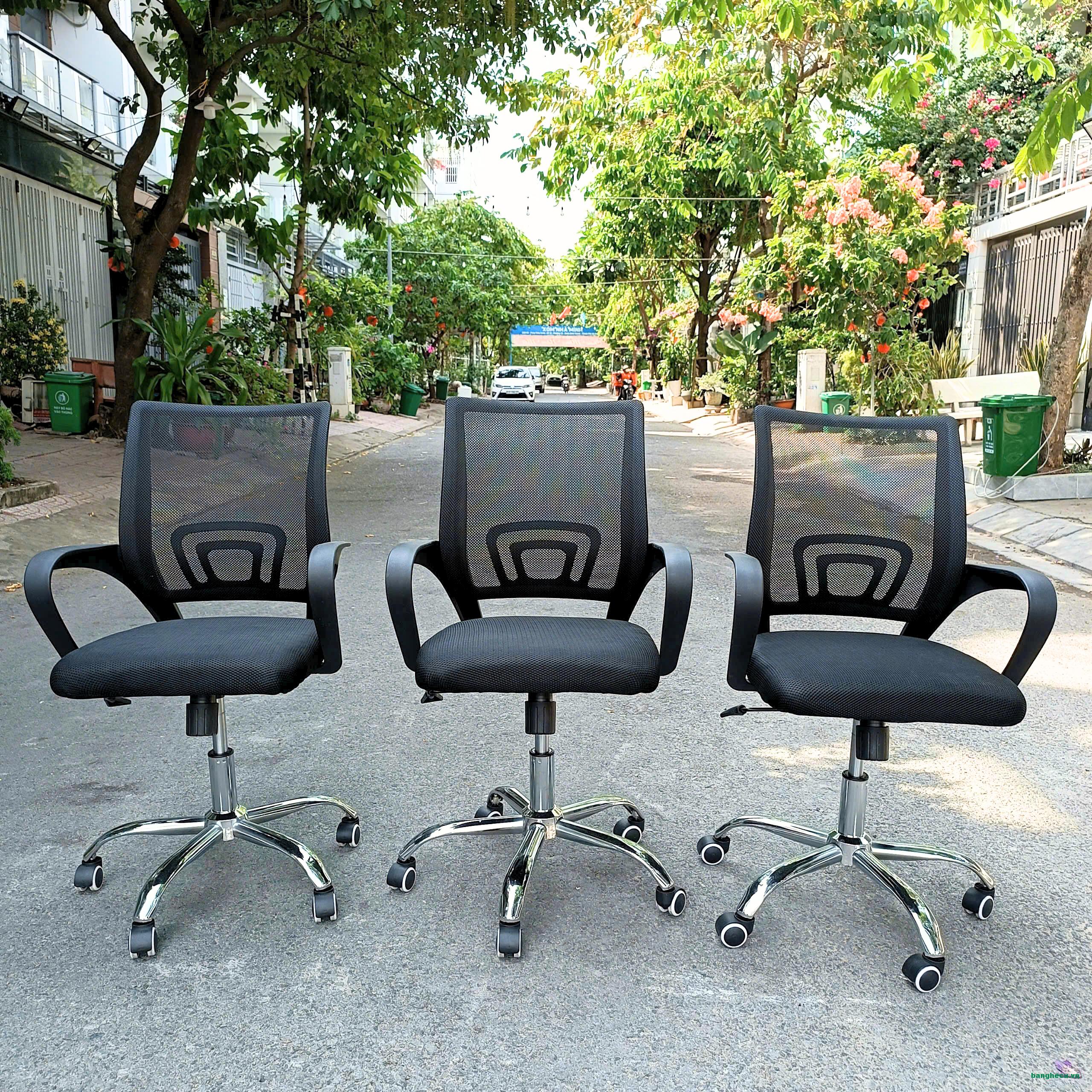 Ghế xoay văn phòng lưng lưới chân inox mới 100%