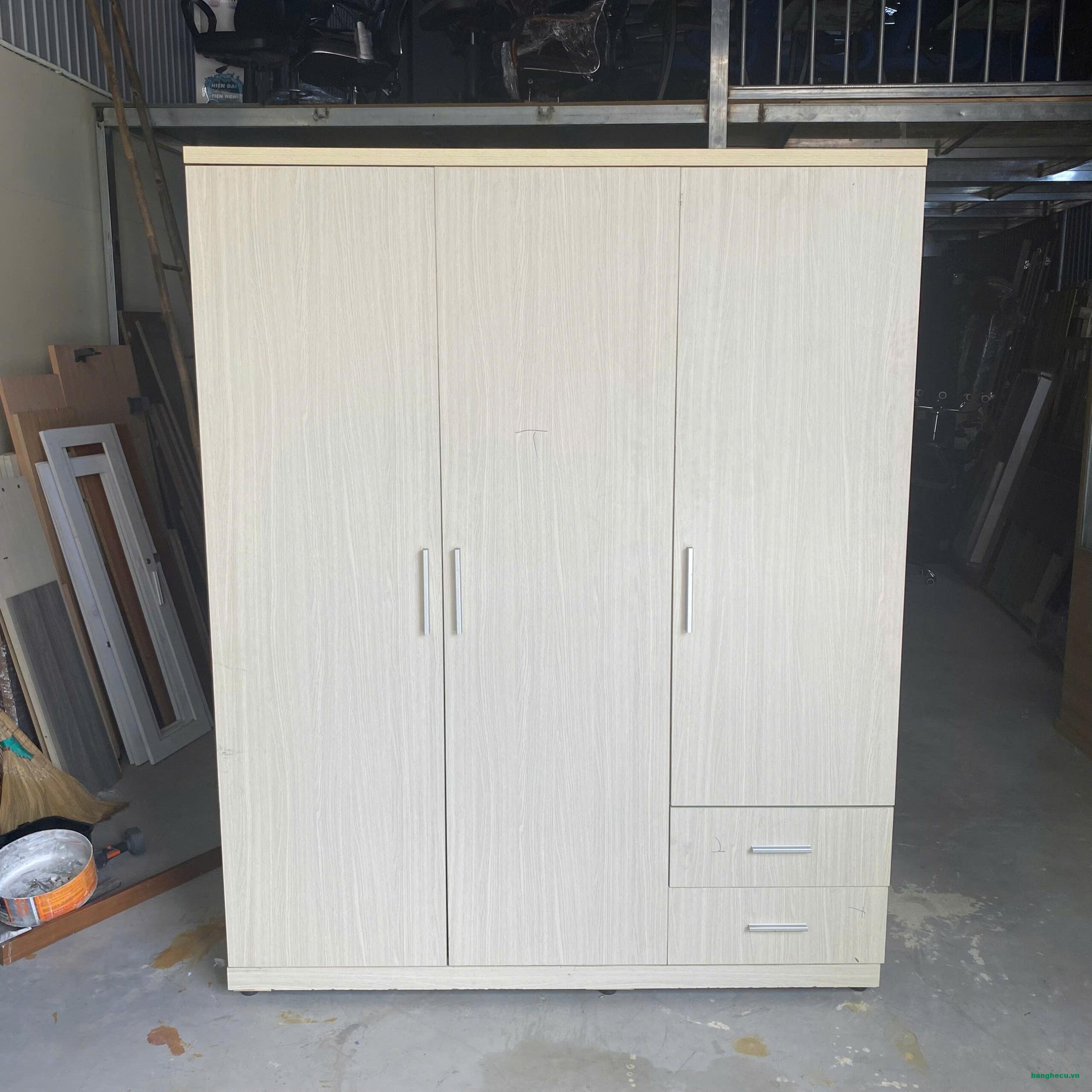 Tủ quần áo kem 3 cánh cũ 1m6x2m