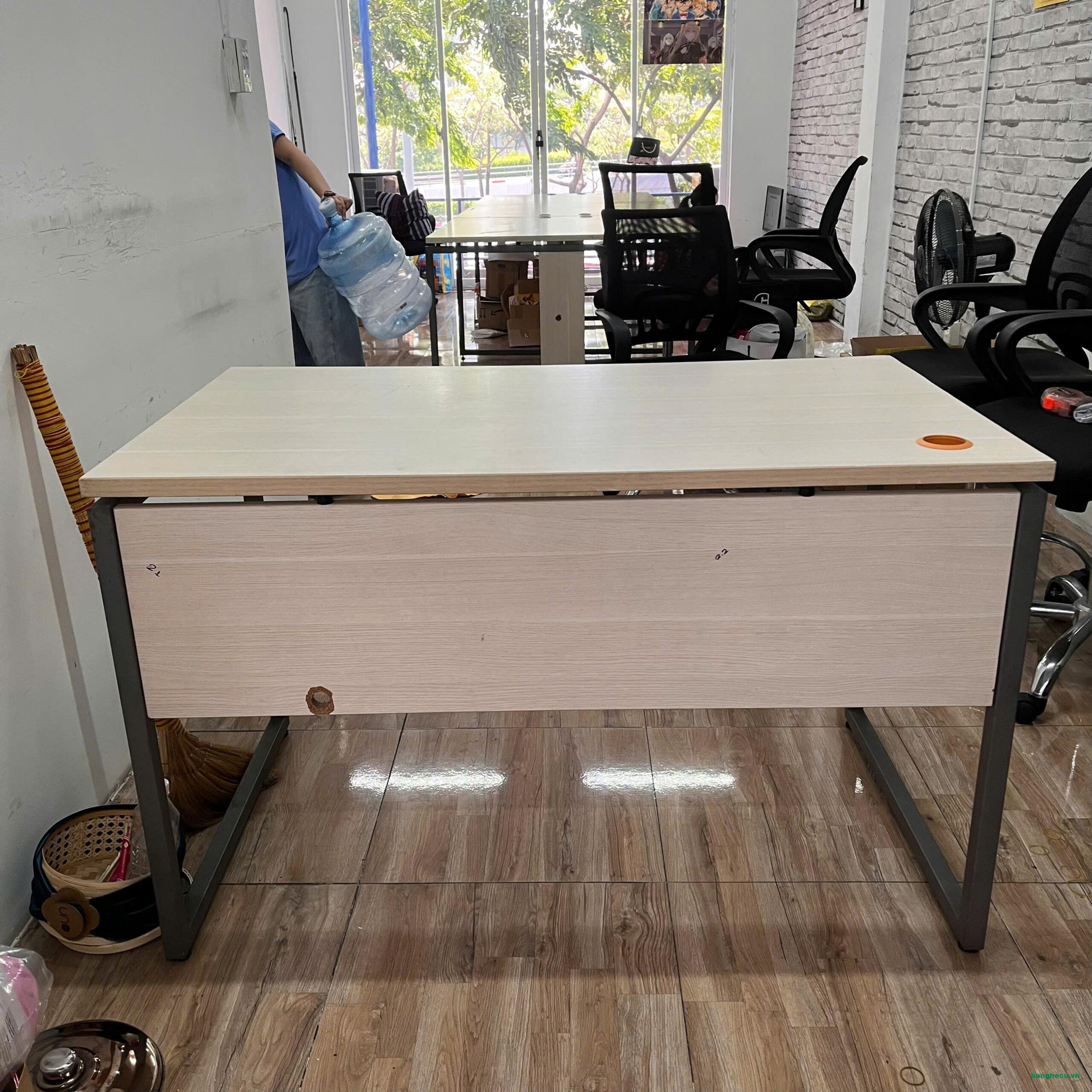 Bàn chân sắt cũ 1m2x70cm mặt gỗ MDF màu kem