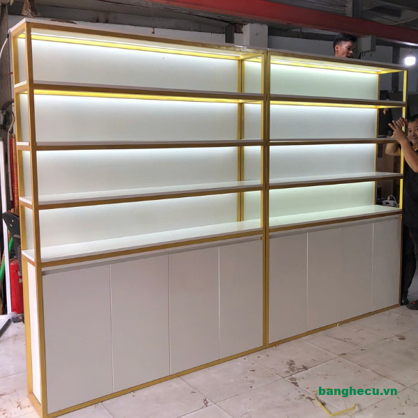 Tủ kệ trưng bày gỗ MDF trắng khung mạ vàng