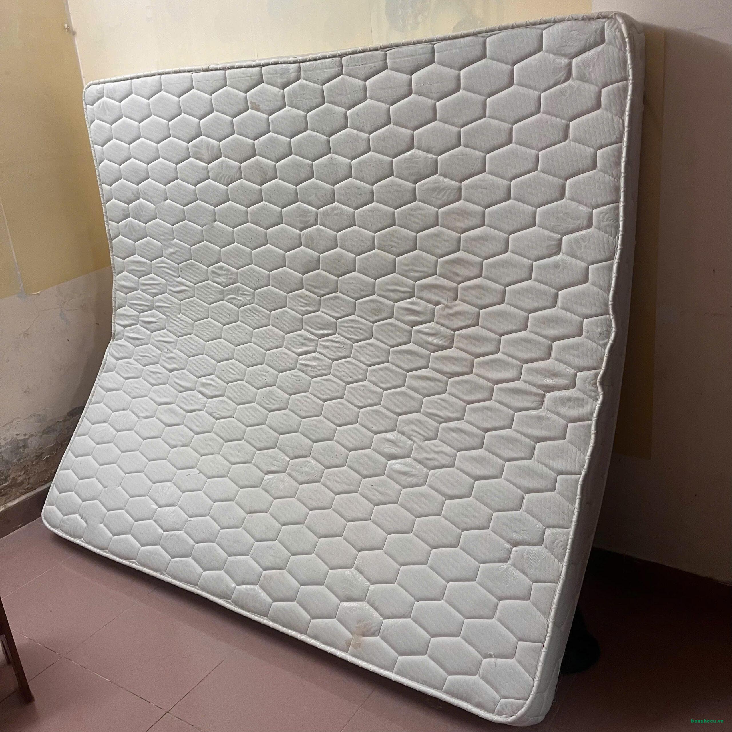 Nệm cũ 1m8x2m dùng còn tốt