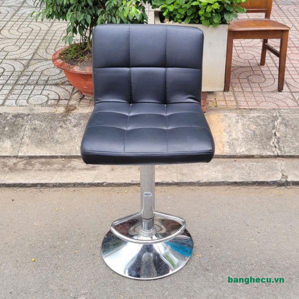 Ghế ngồi quầy bar mặt nệm da mới 90%