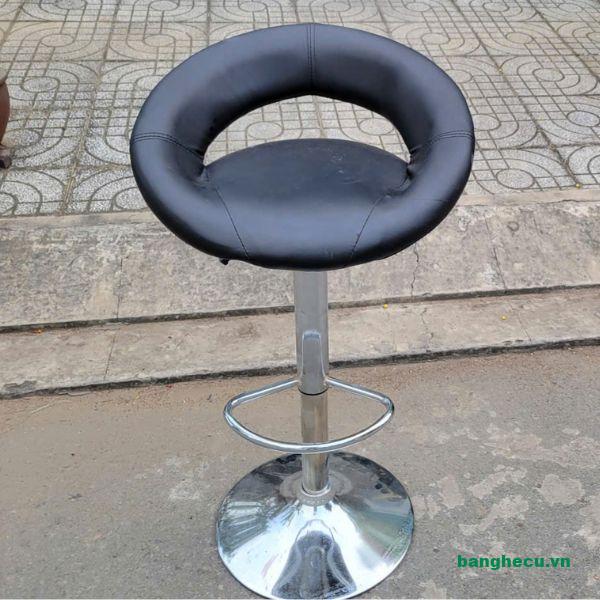 Ghế quầy bar đen cũ chân inox