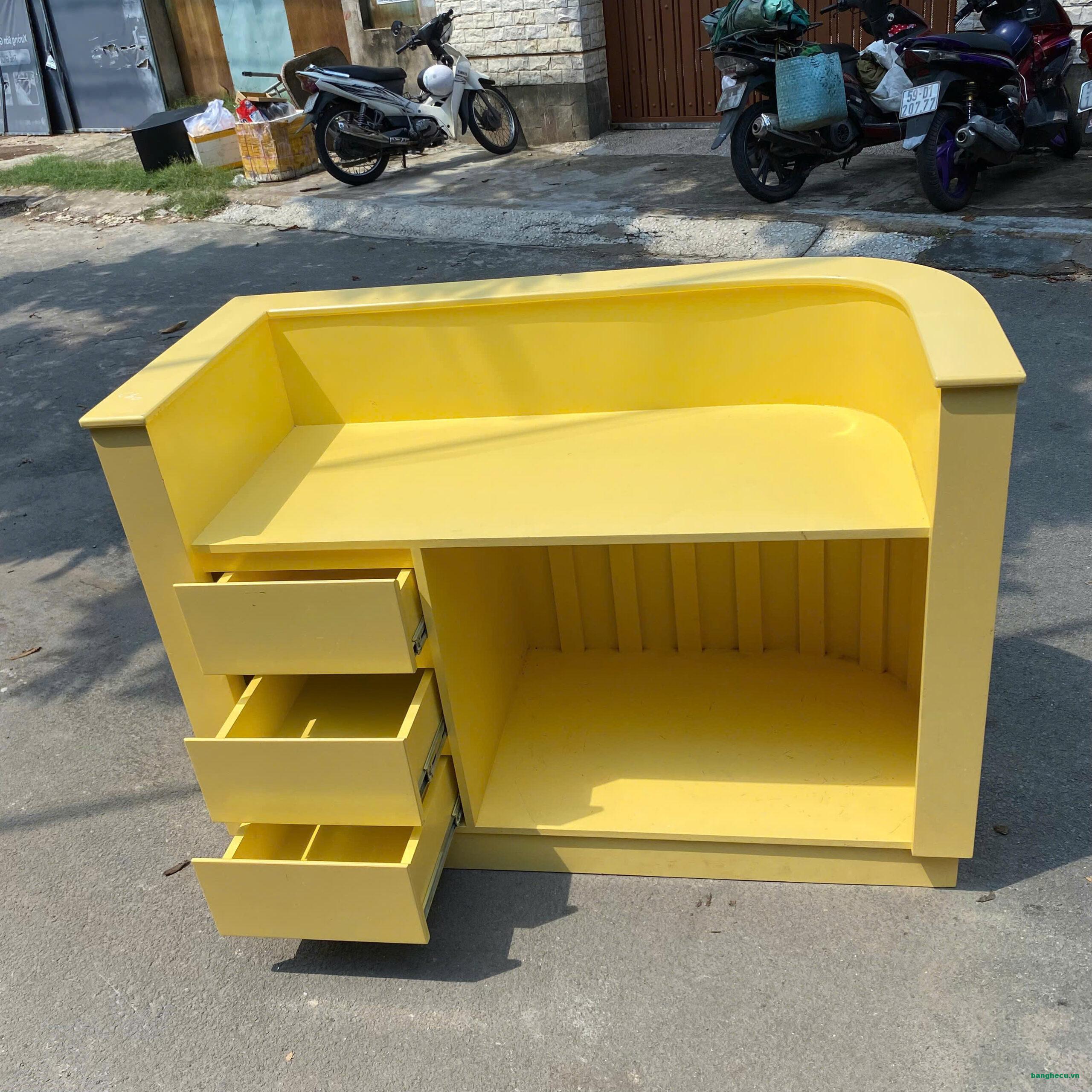 Quầy lễ tân chữ U màu vàng cũ gỗ MDF - Ảnh 2