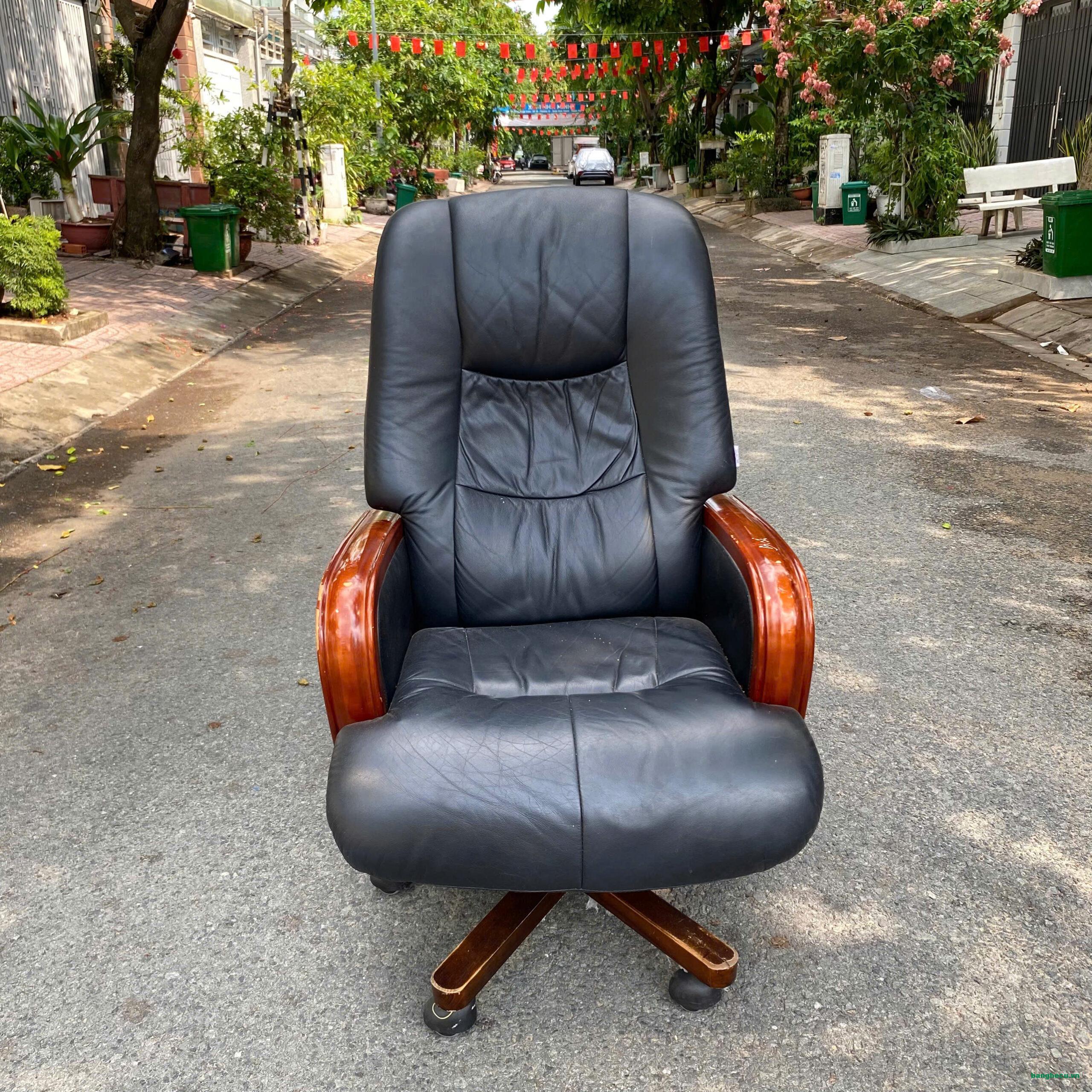 Thanh lý ghế Giám đốc bọc da khung gỗ