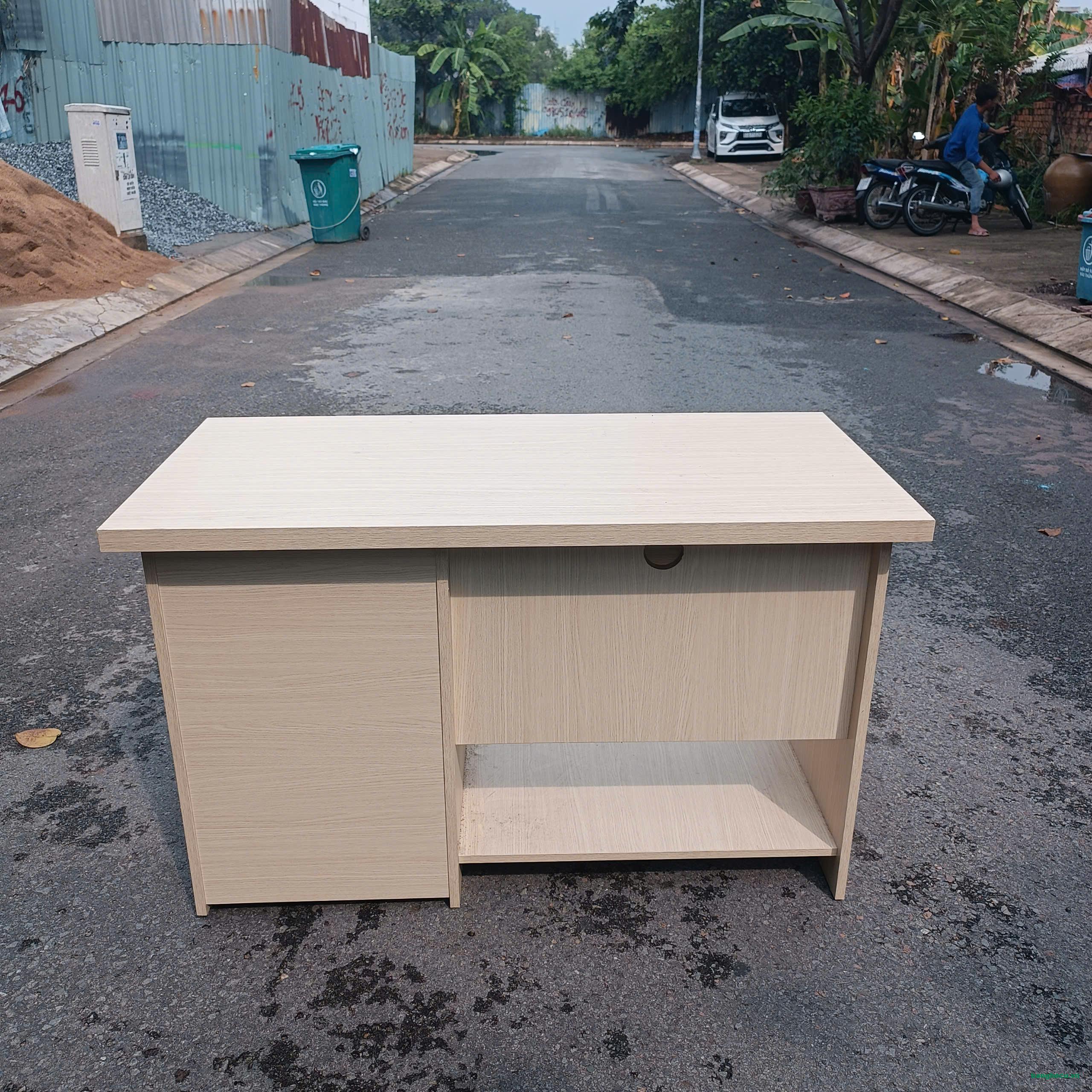 ban-lam-viec-1m2-full-hoc-nhu-moi