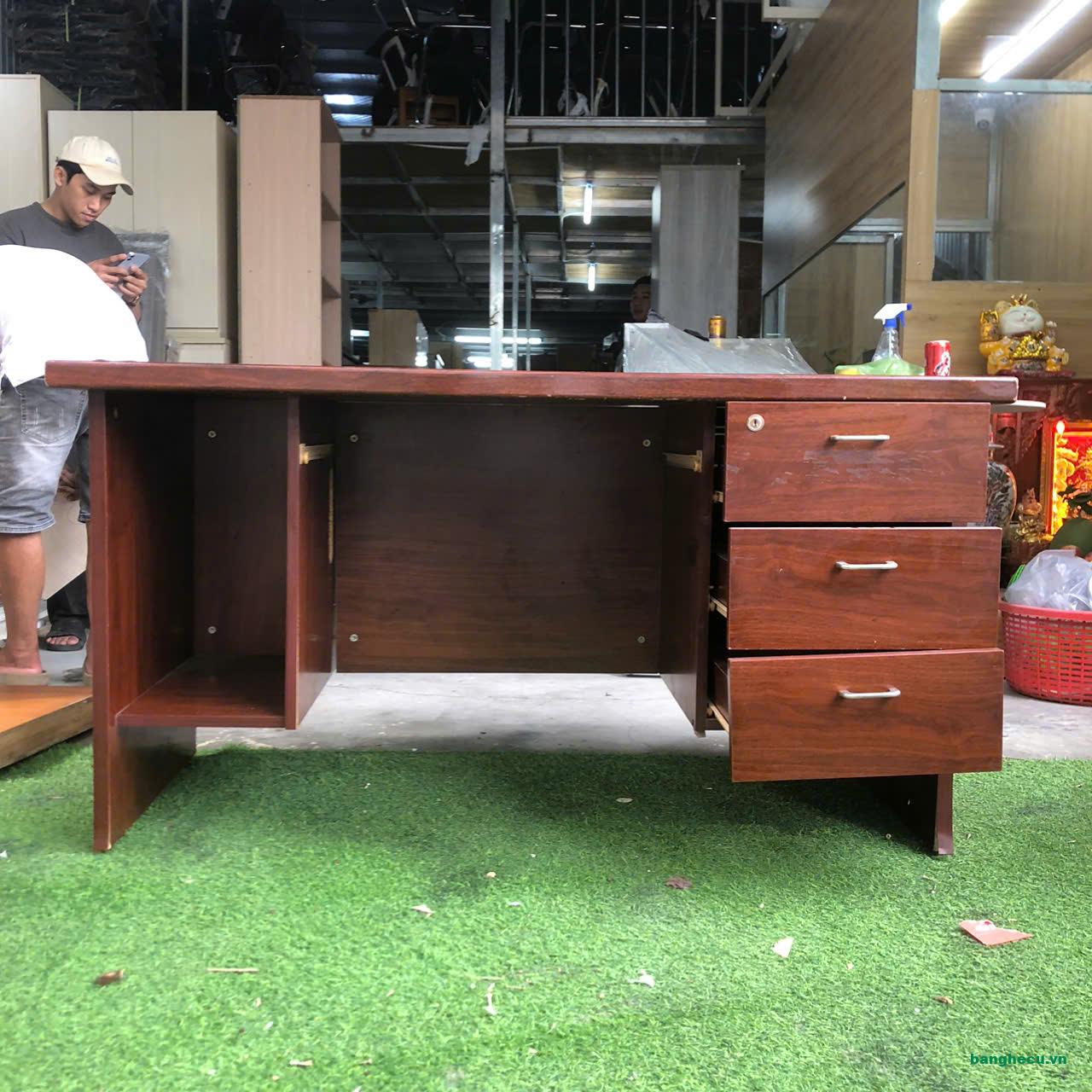 ban-lam-viec-co-hoc-nhu-moi