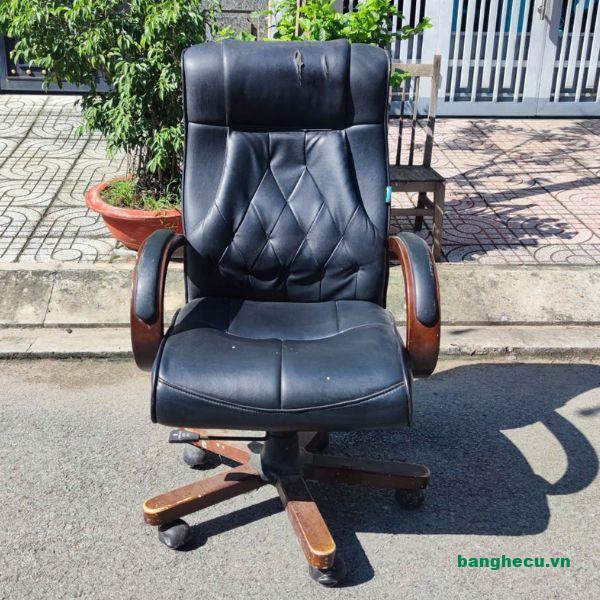 ghe-giam-doc-cu