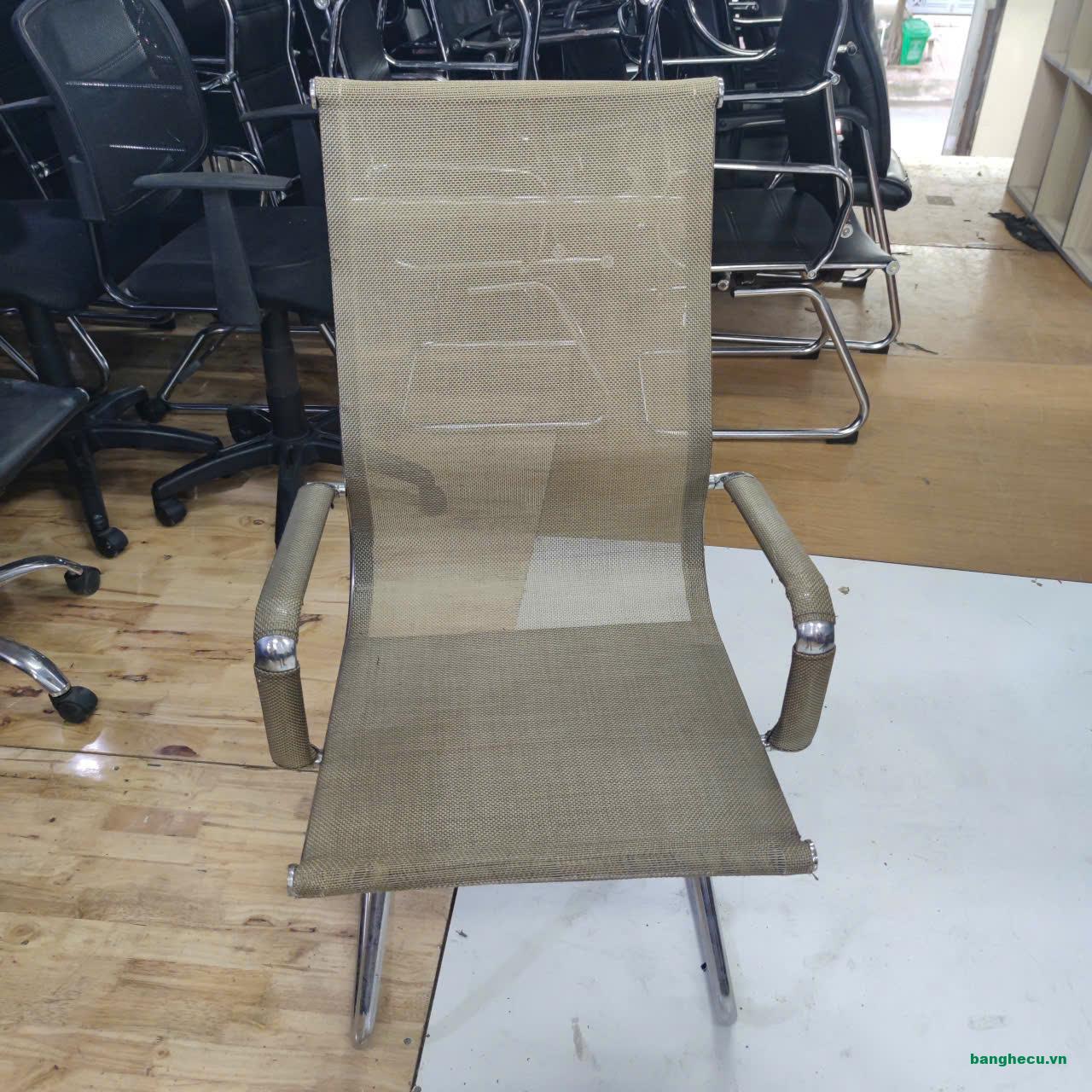 Ghế quỳ lưng lưới cao cũ dùng còn tốt