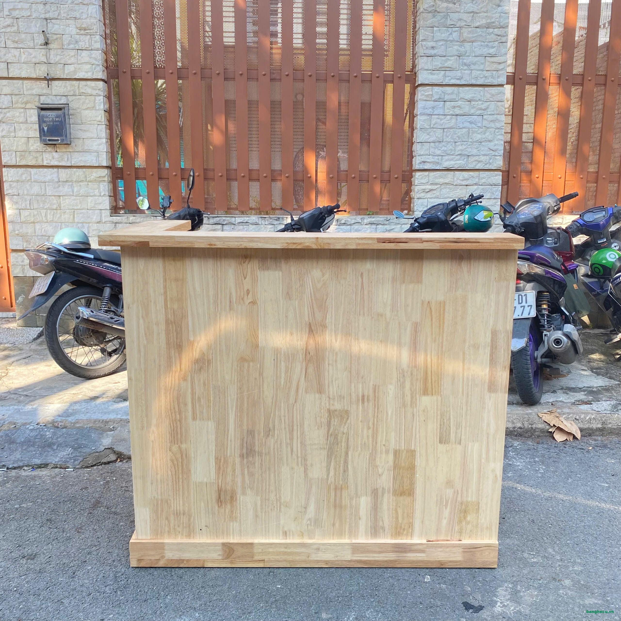 Quầy lễ tân 1m2 góc L gỗ cao su mới 100%