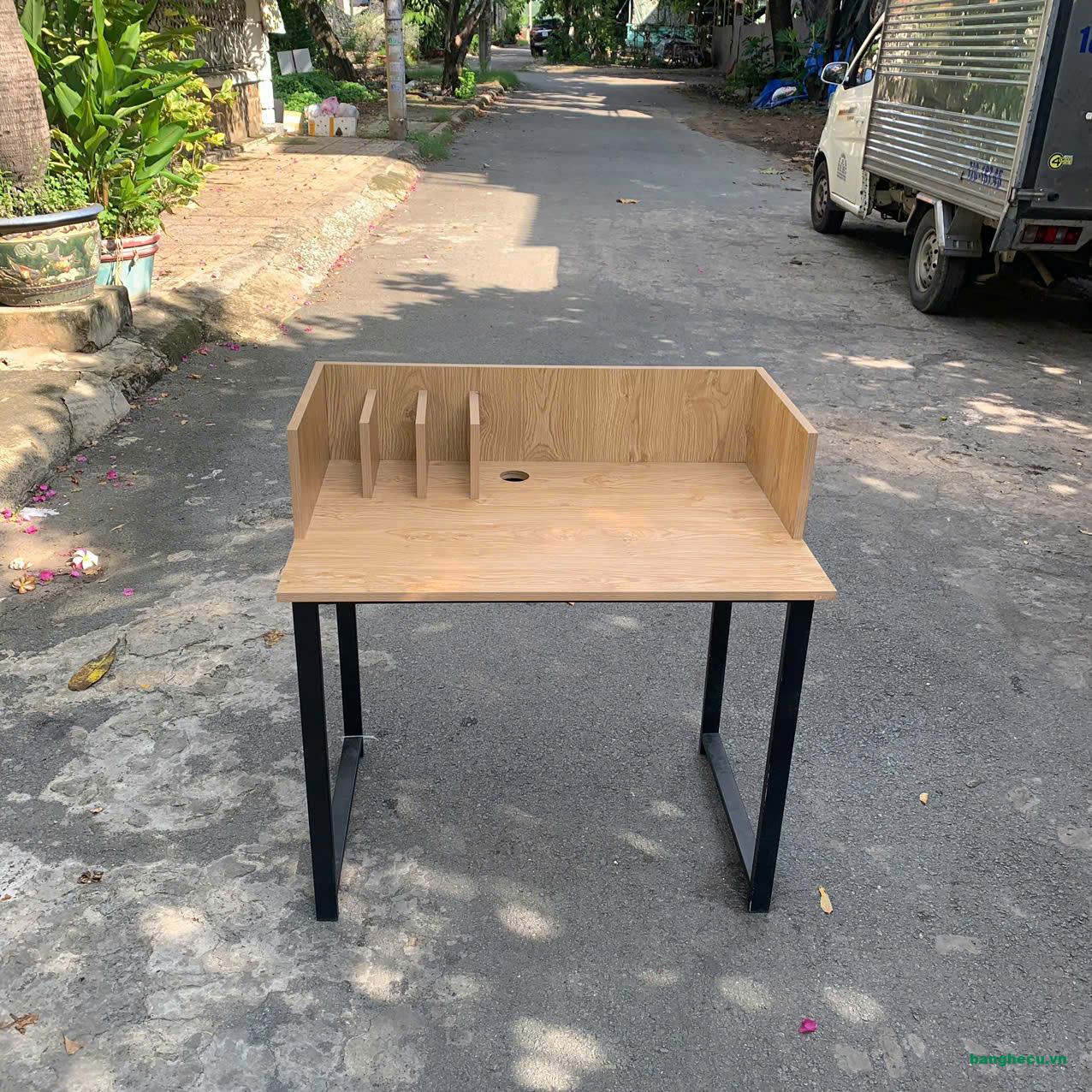 Thanh lý Bàn chân sắt 80cm có vách ngăn - Ảnh 4