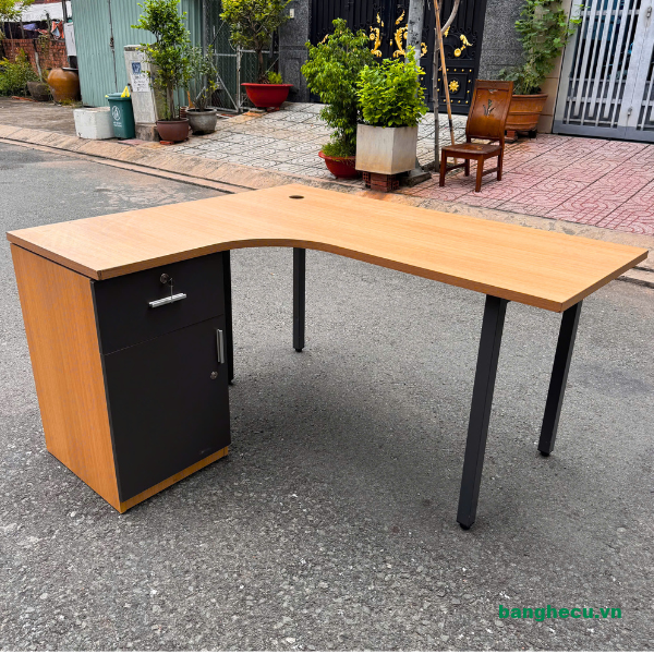 Bàn Trưởng phòng chữ L 1m2x1m4 có hộc mới 95% - Ảnh 2