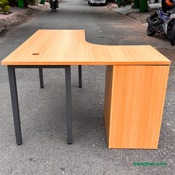 Bàn Trưởng phòng chữ L 1m2x1m4 có hộc mới 95%