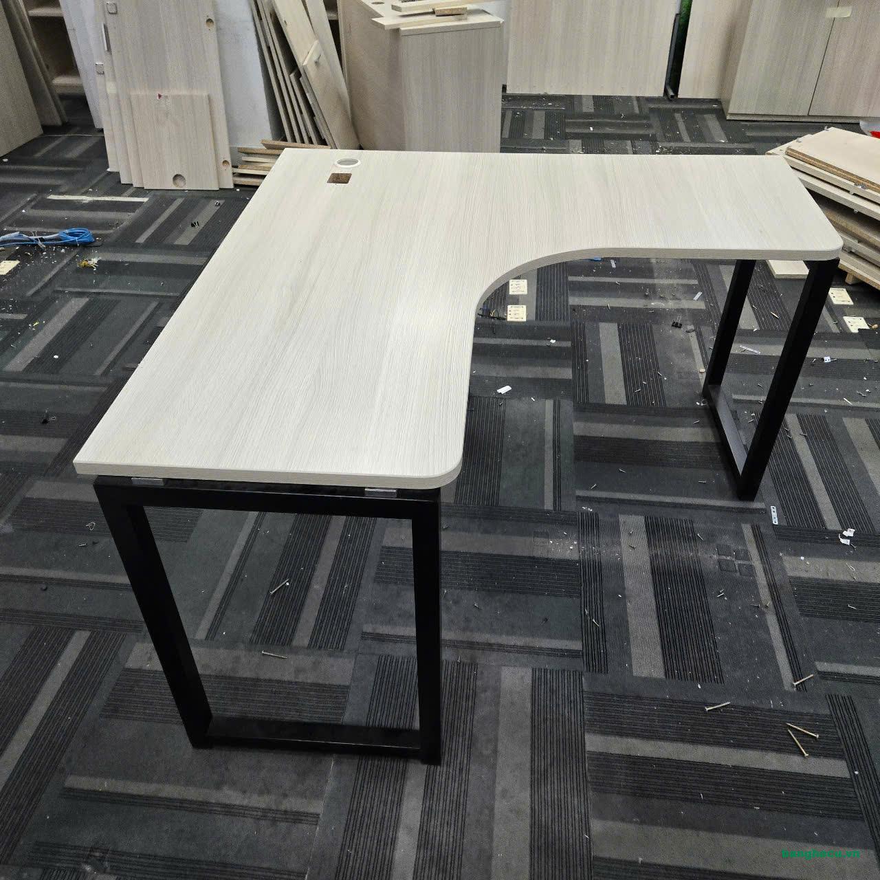 ban-chu-l-chan-sat-thanh-ly