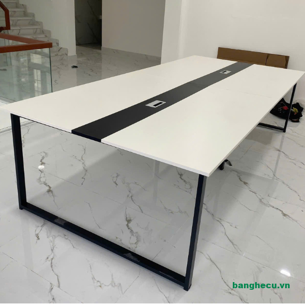 Bàn họp văn phòng 2m4 chân sắt mới 100%