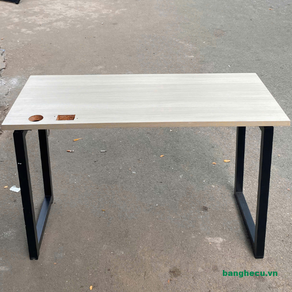 Bàn làm việc chân sắt 1m2x60cm mới 90% - Ảnh 2
