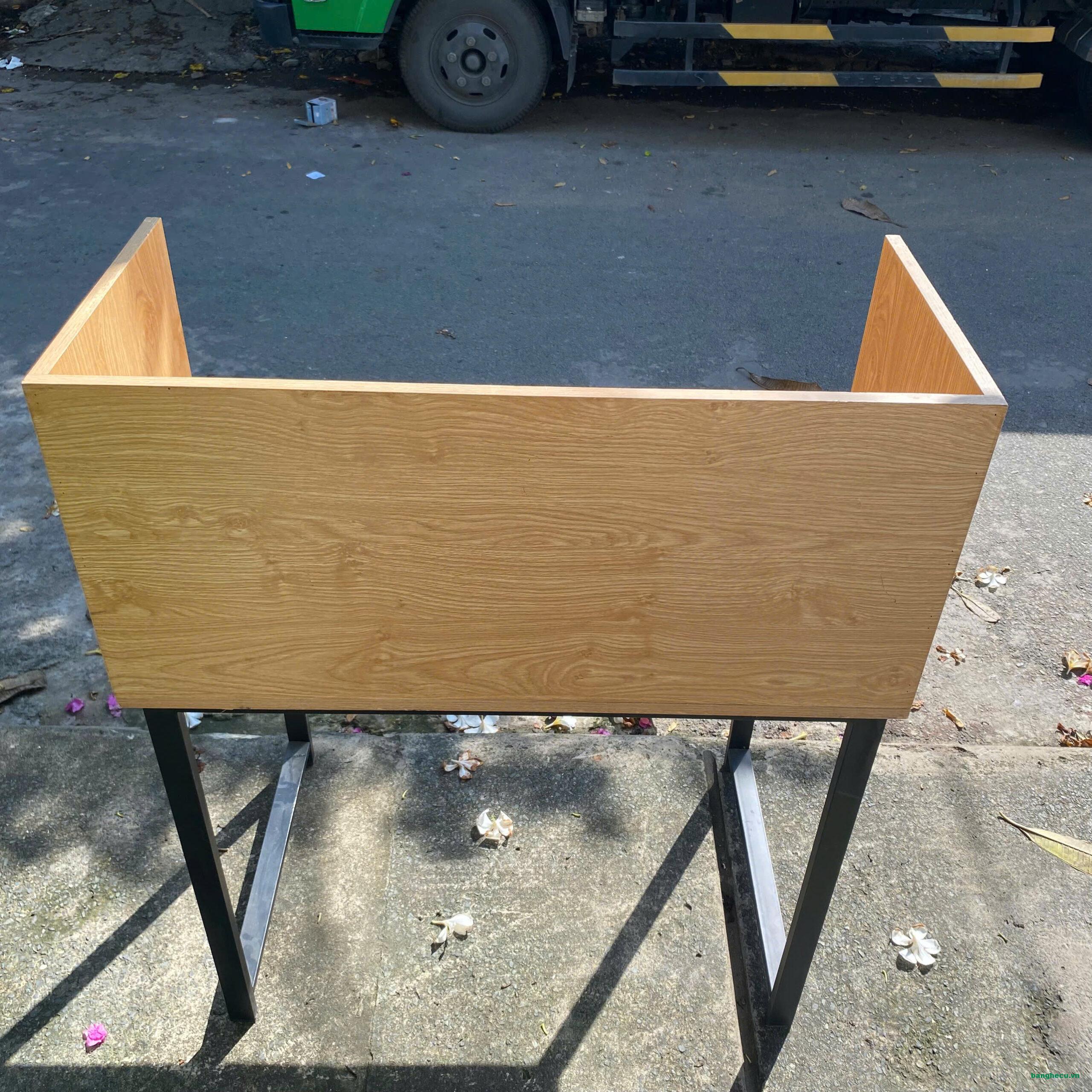 Thanh lý Bàn chân sắt 80cm có vách ngăn - Ảnh 2