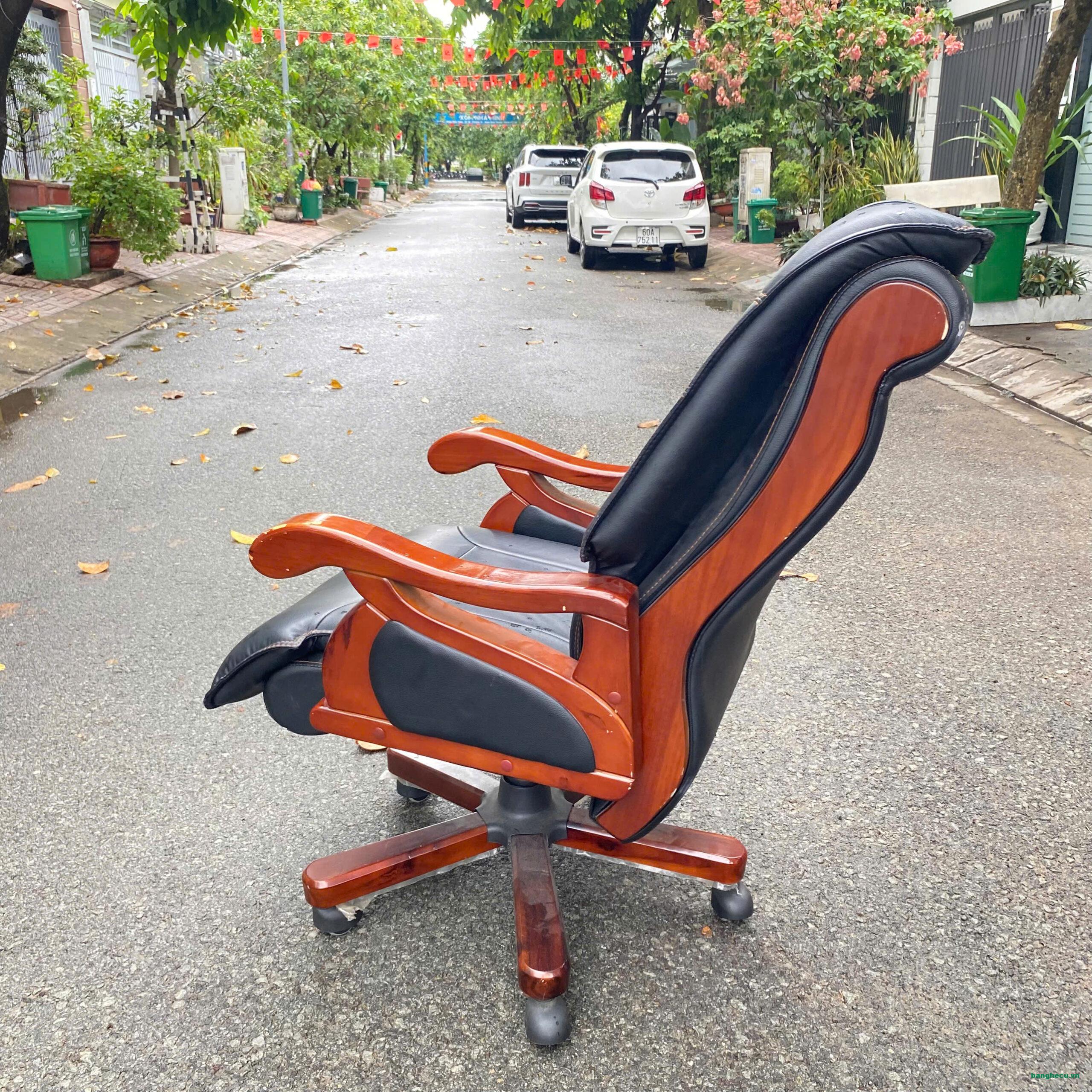 ghe-giam-doc-hoa-phat-thanh-ly