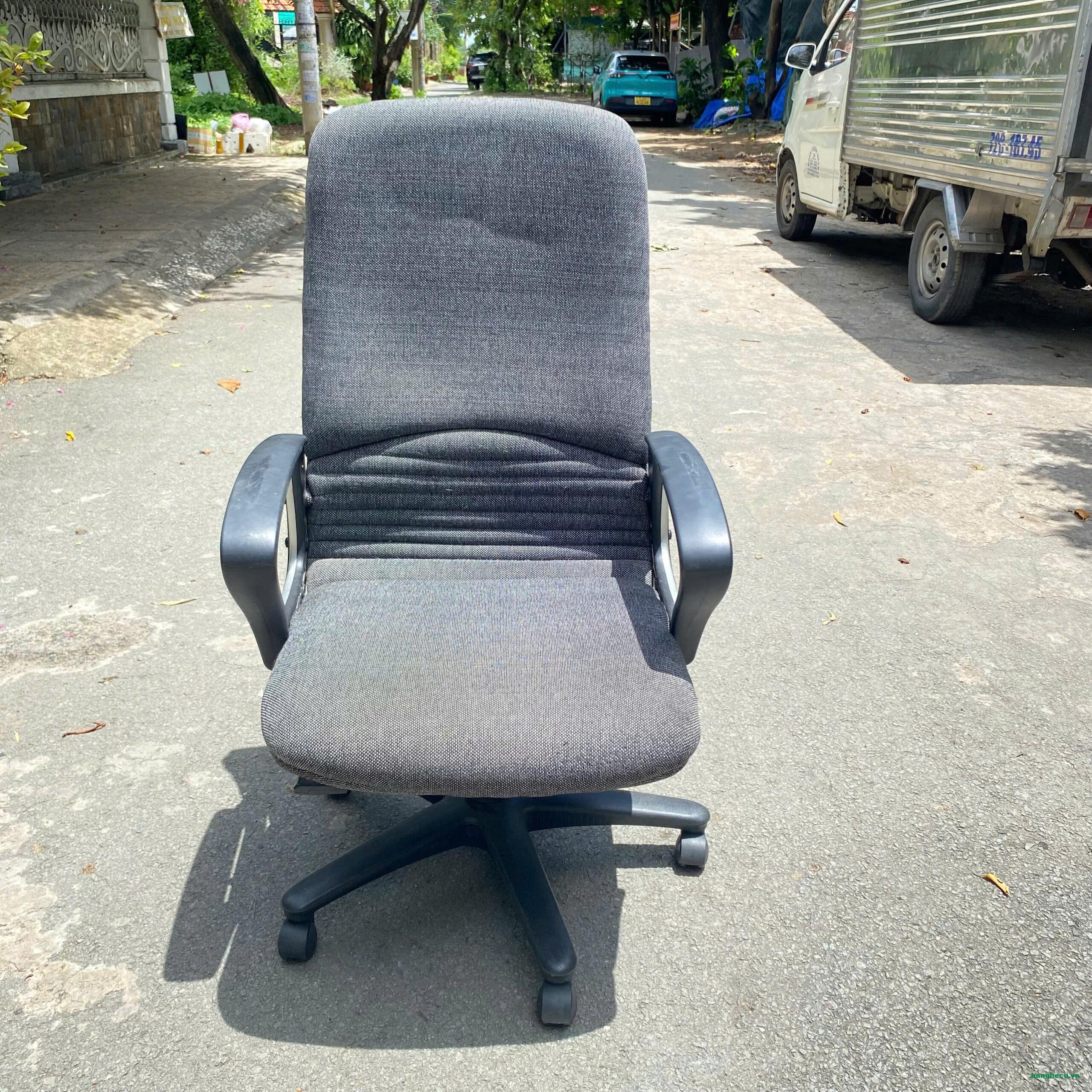 Ghế xoay văn phòng cũ bọc vải xám