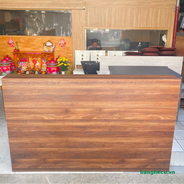 Quầy lễ tân gỗ MDF 1m8 nâu sang trọng