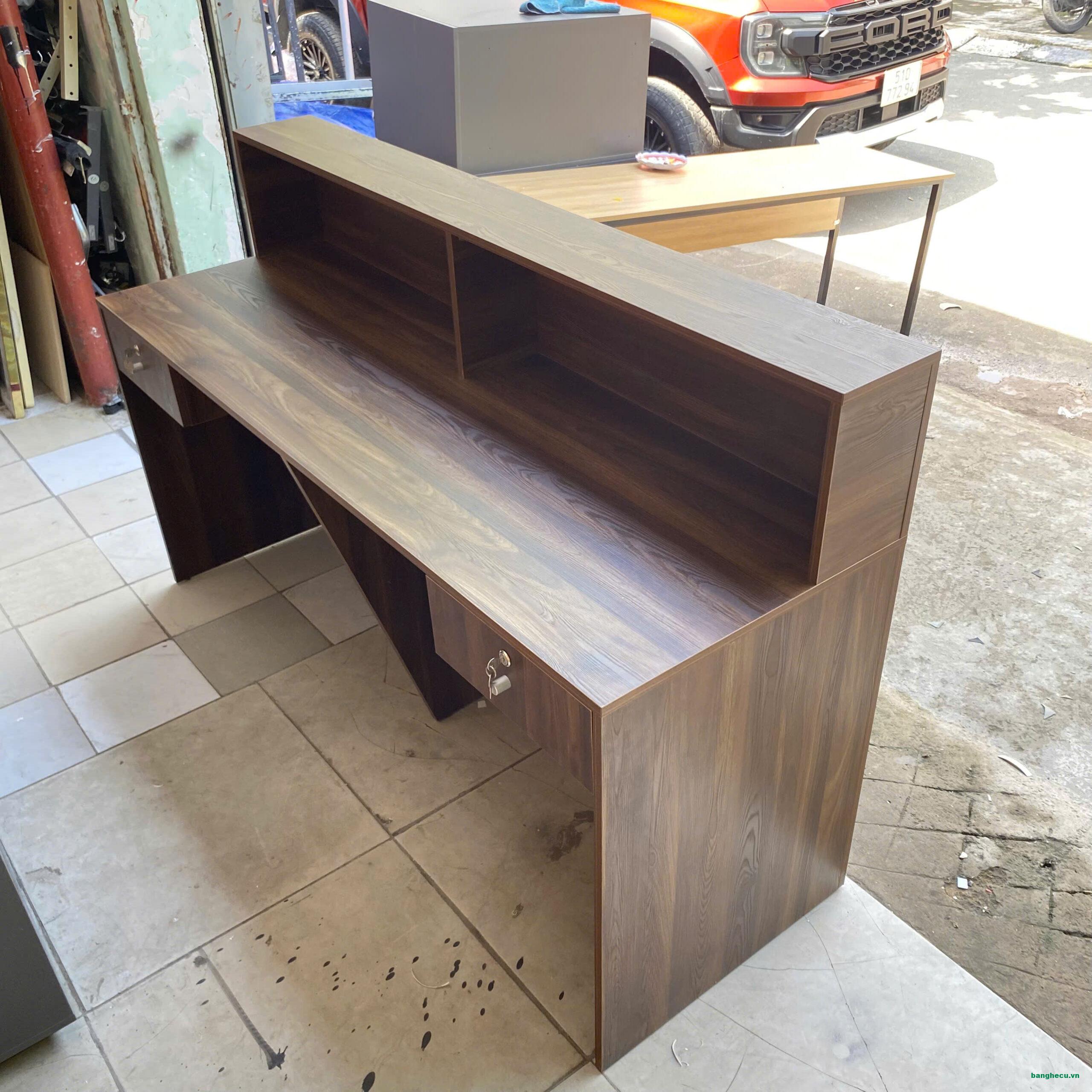 Quầy lễ tân gỗ MDF 1m8 nâu sang trọng - Ảnh 2