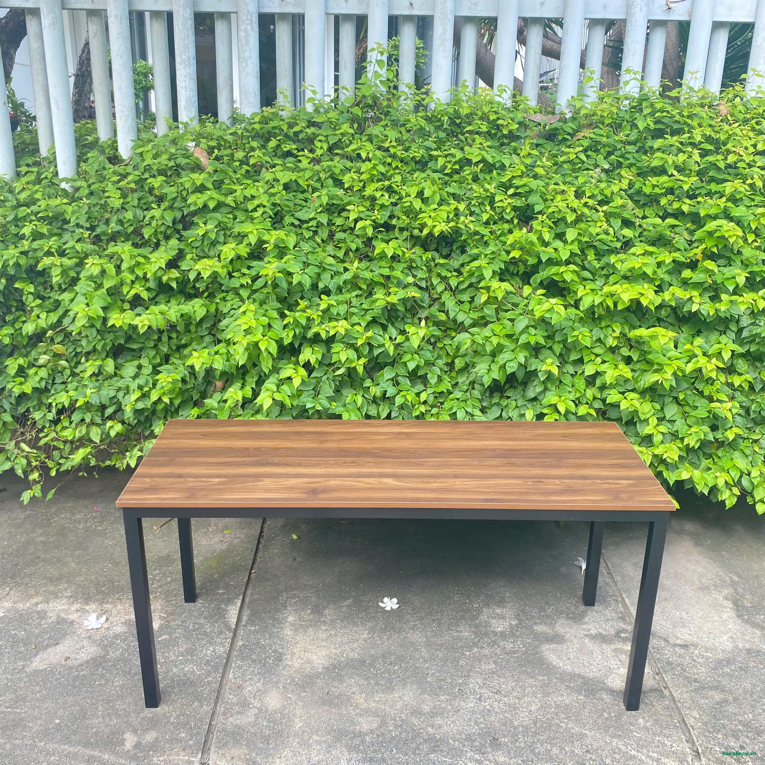 Bàn họp văn phòng chân sắt mặt gỗ MDF mới - Ảnh 2