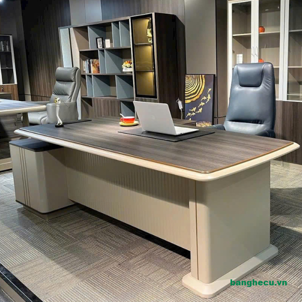 ban-giam-doc-chu-L-cao-cap