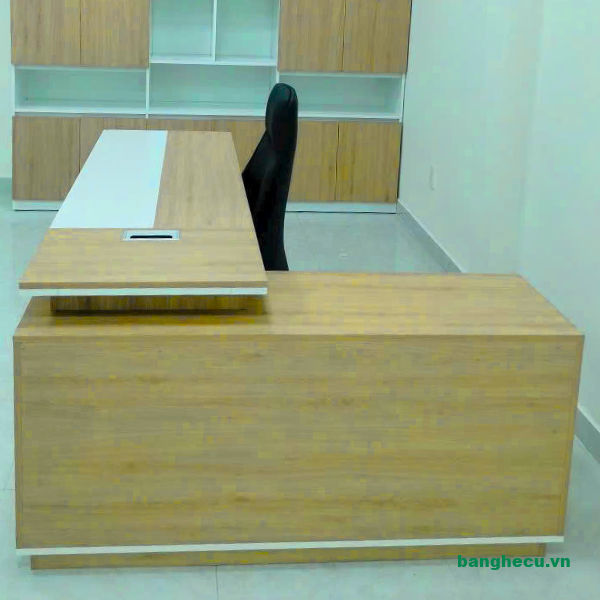 ban-giam-doc-chu-L-kem-phoi-trang-cao-cap