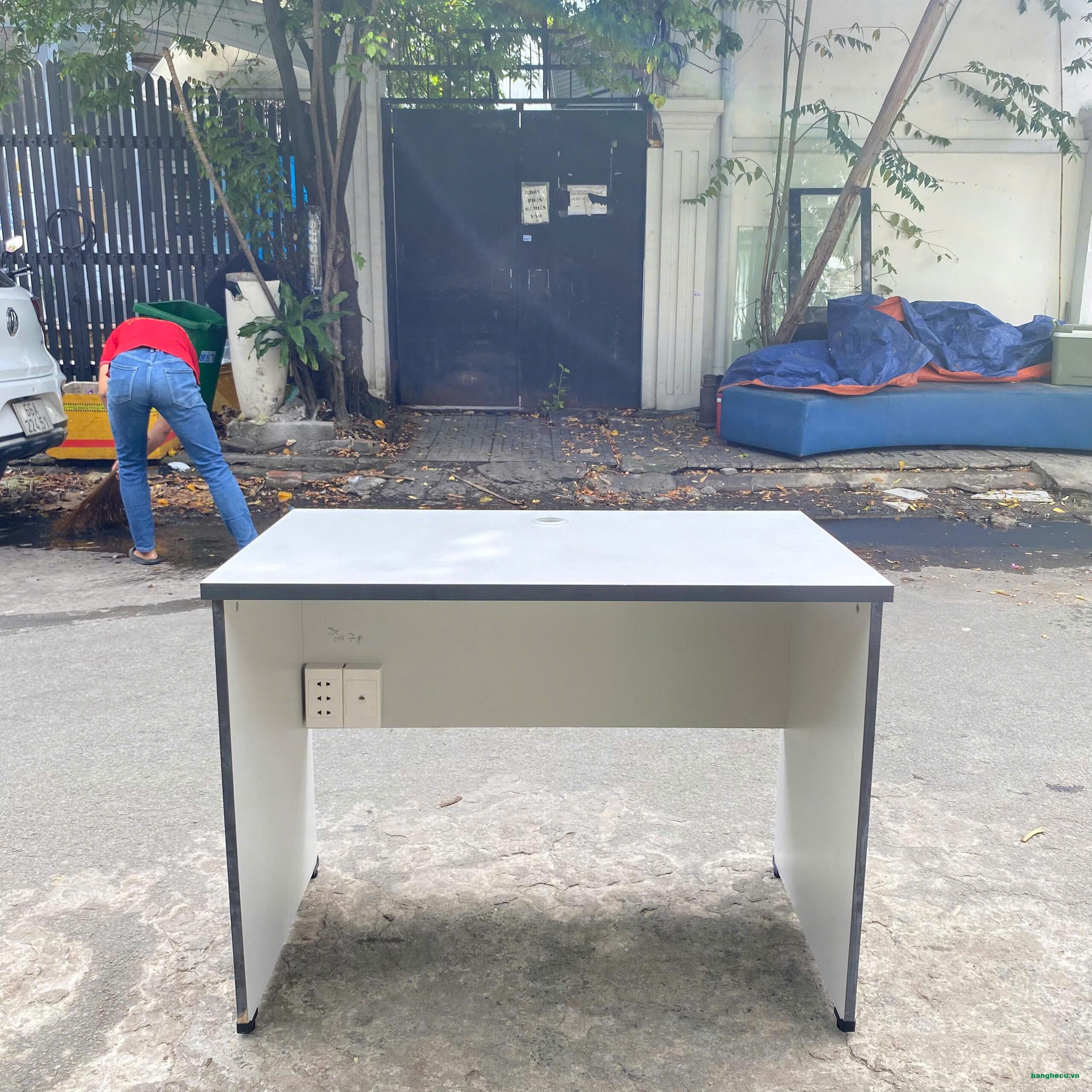 ban-lam-viec-1m-60cm-hoa-phat-cu