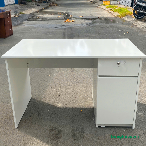 ban-lam-viec-1m2-trang-co-hoc-gia-re