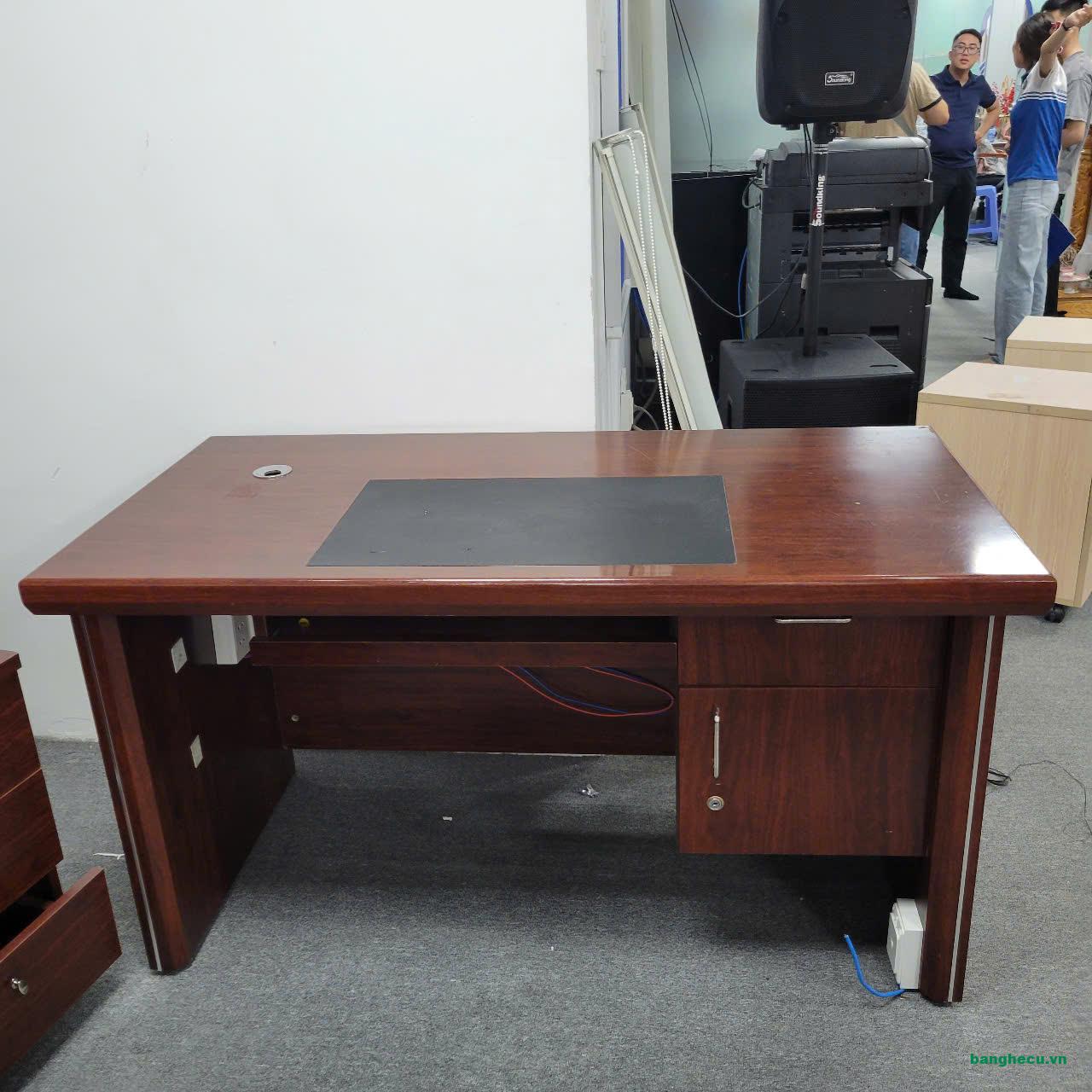 ban-lanh-dao-hoa-phat-1m4-co-hoc-gia-re