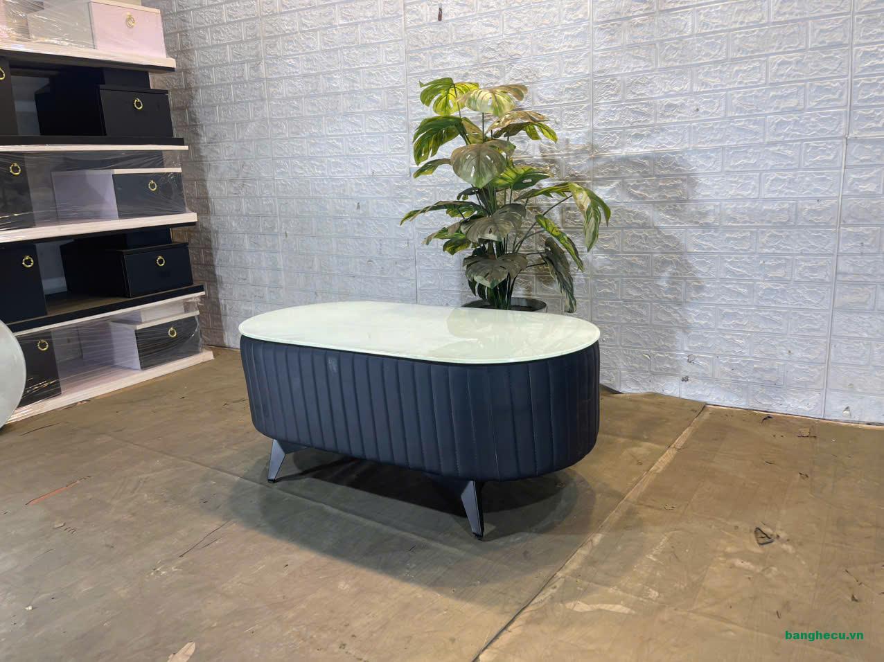 ban-tra-sofa-boc-da-mat-da-trang-dep