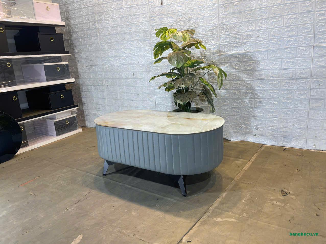 ban-tra-sofa-boc-da-mat-da-xam-van-may-sang