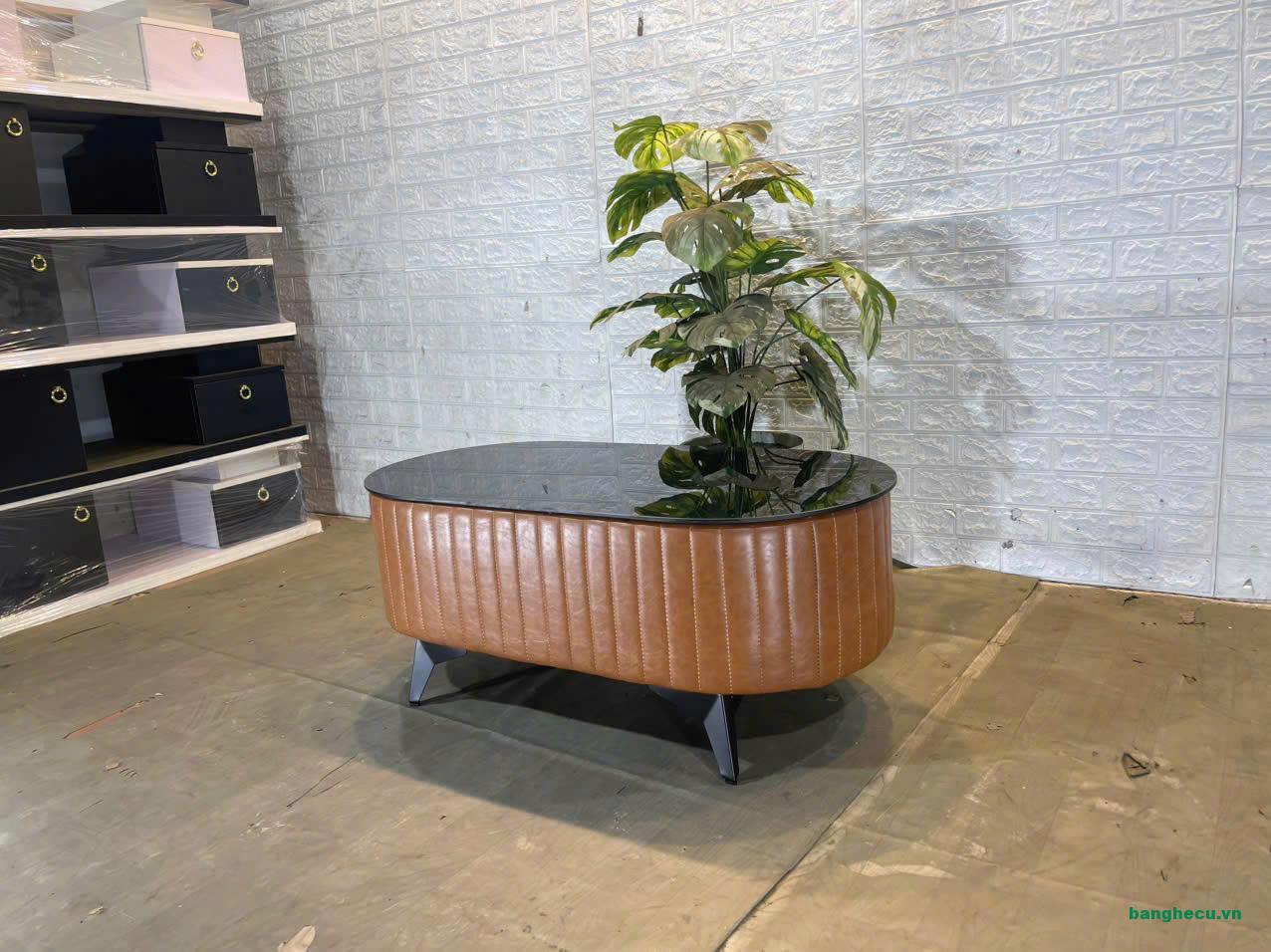 ban-tran-sofa-boc-da-mat-da--snauang-trong