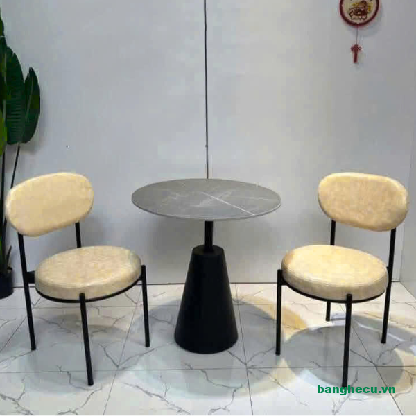 ban-tron-cafe-2-ghe-moon