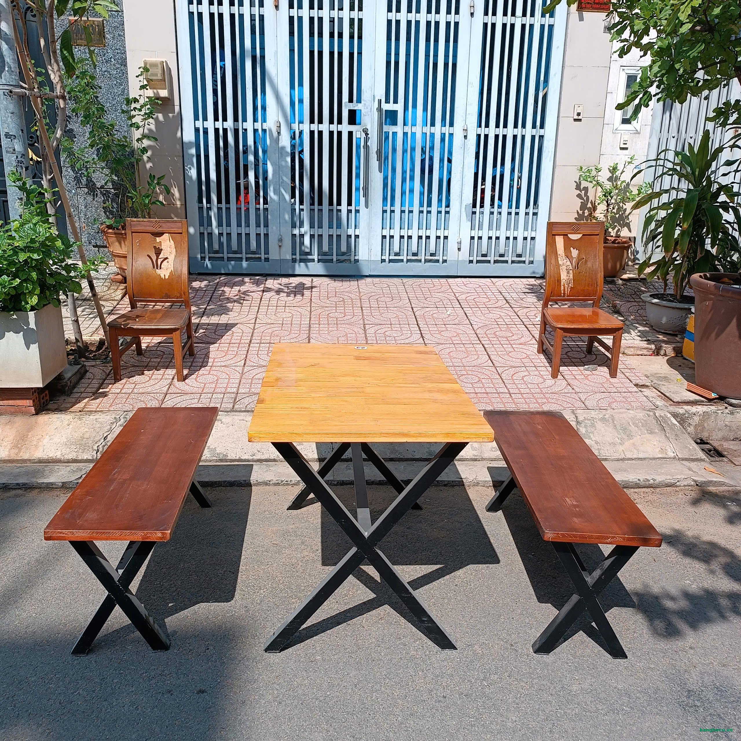 bo-ban-ghe-xep-quan-an-cu