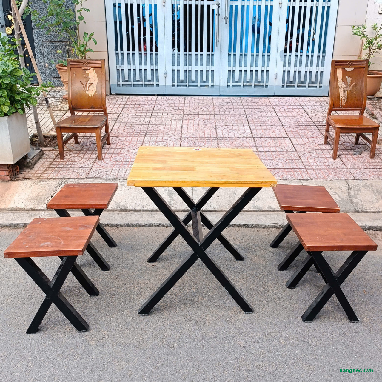 bo-ban-xep-quan-an-4-ghe