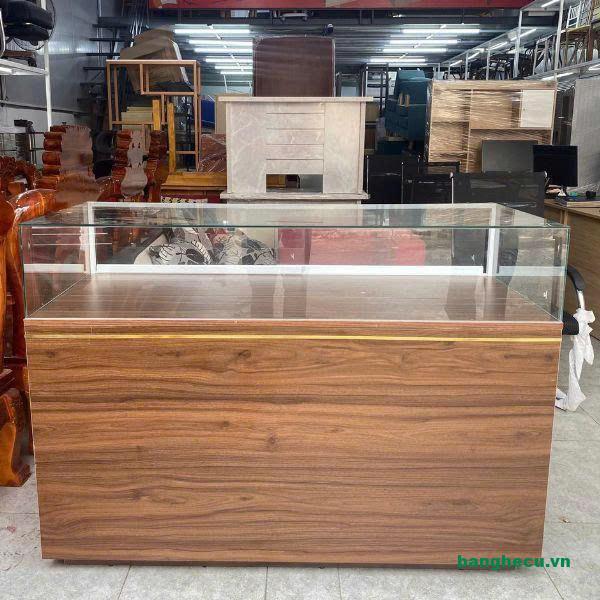 Thanh lý tủ kính trưng bày sản phẩm 1m5x1m