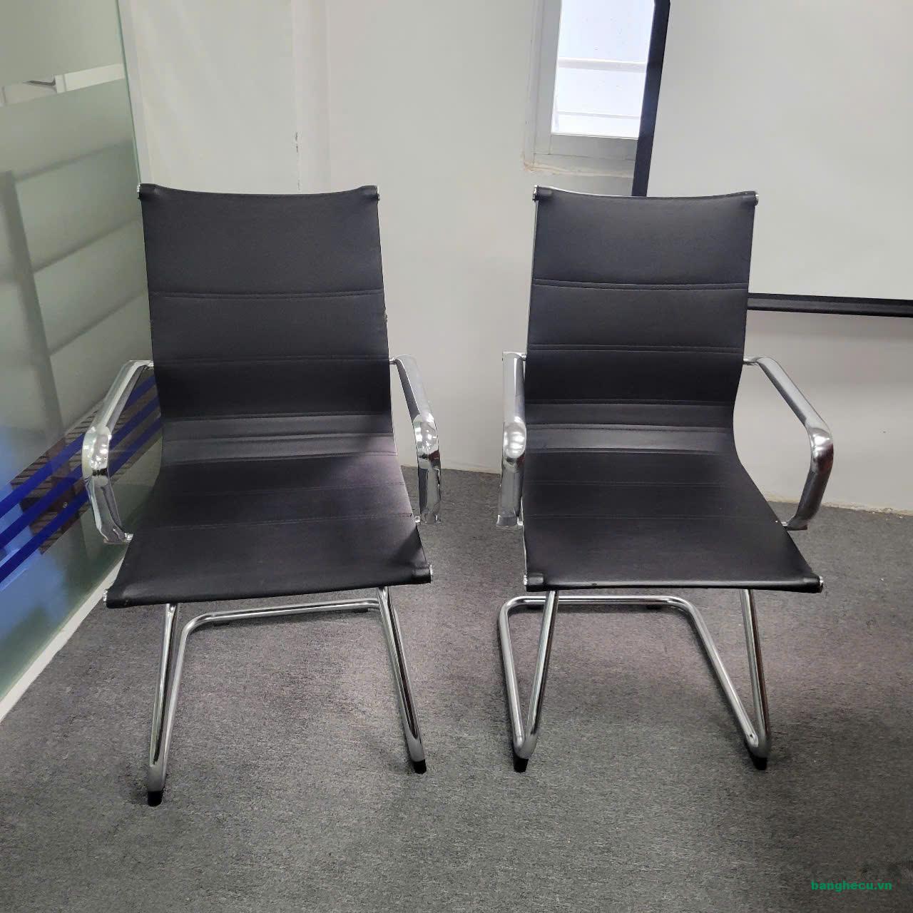 ghe-chan-quy-hoa-phat-da-den-chan-inox