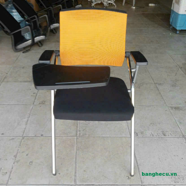 ghe-hoc-vien-training-chan-ino-lung-vang