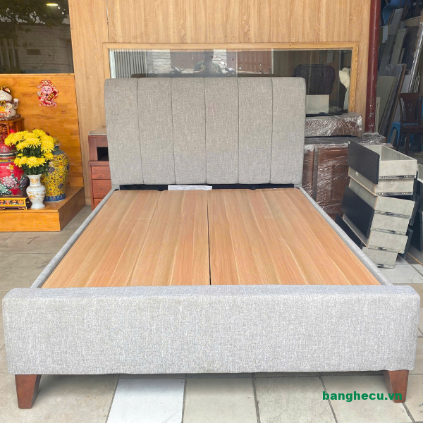Thanh lý giường ngủ bọc nệm hiện đại màu xám 1m6