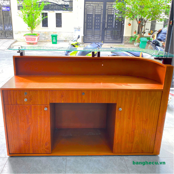 thanh-ly-quay-le-tan-bo-cong-mat-kinh-1m6-gia-re