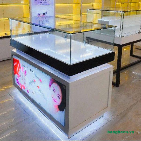 tu-kinh-trung-bay-dep