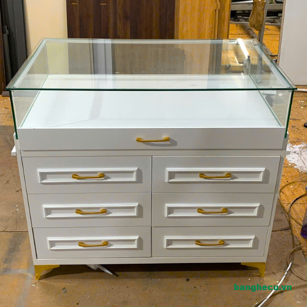 tu-trung-bay-kinh-nhieu-ngan