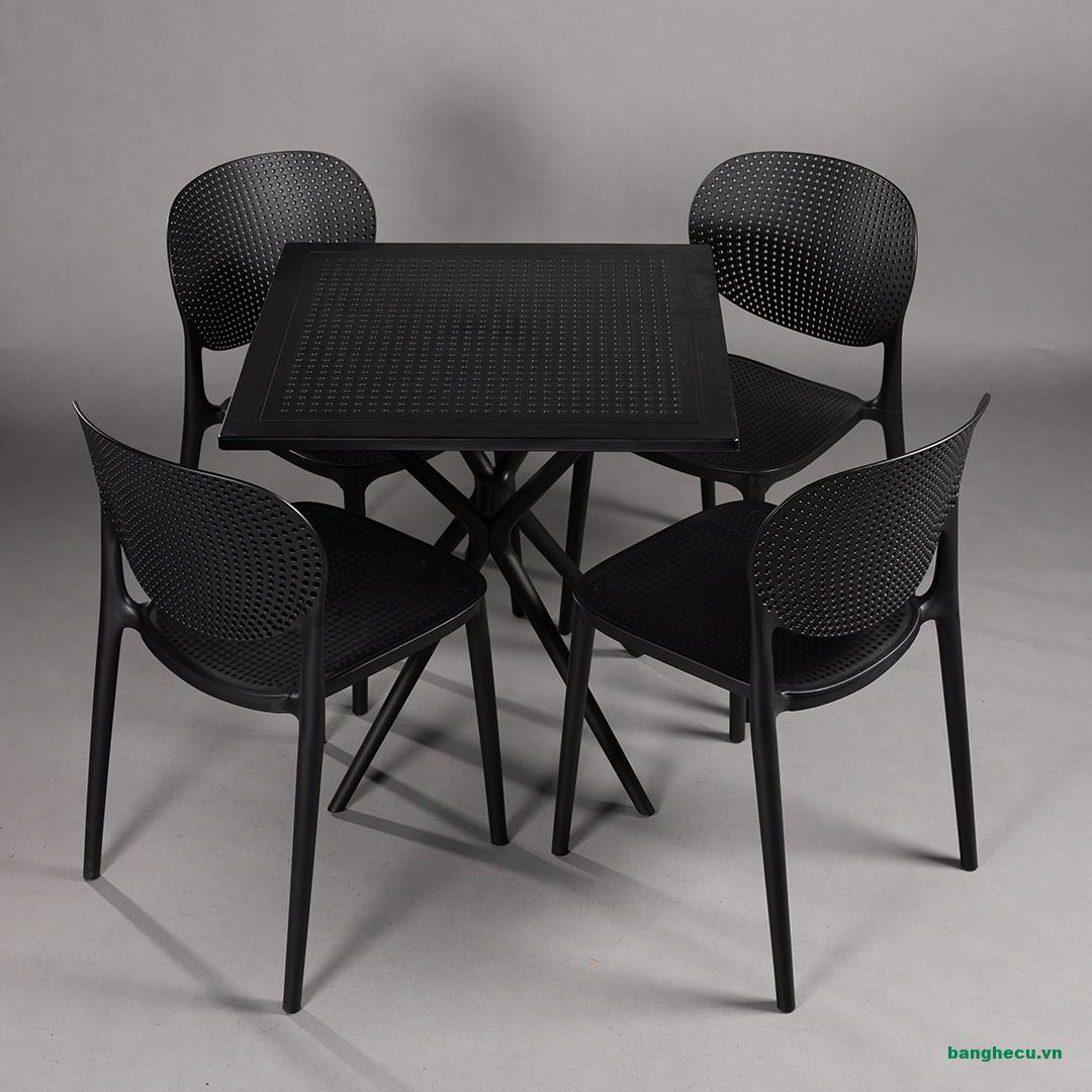 ban-ghe-cafe-nhua-duc-ban-vuong