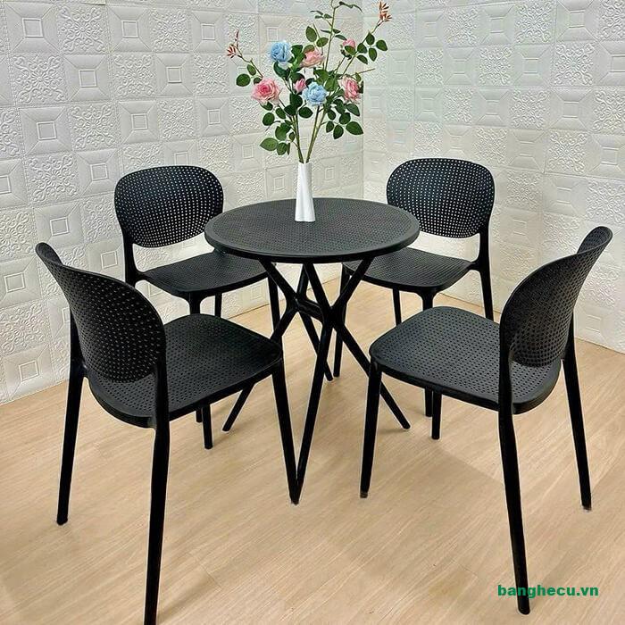 ban-ghe-cafe-nhua-duc-mau-den