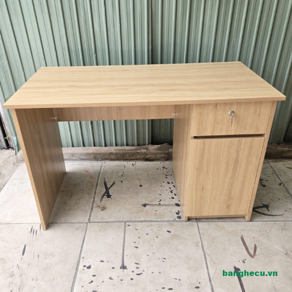 Bàn làm việc có hộc tiện lợi 1m2x60cm màu kem đẹp mắt