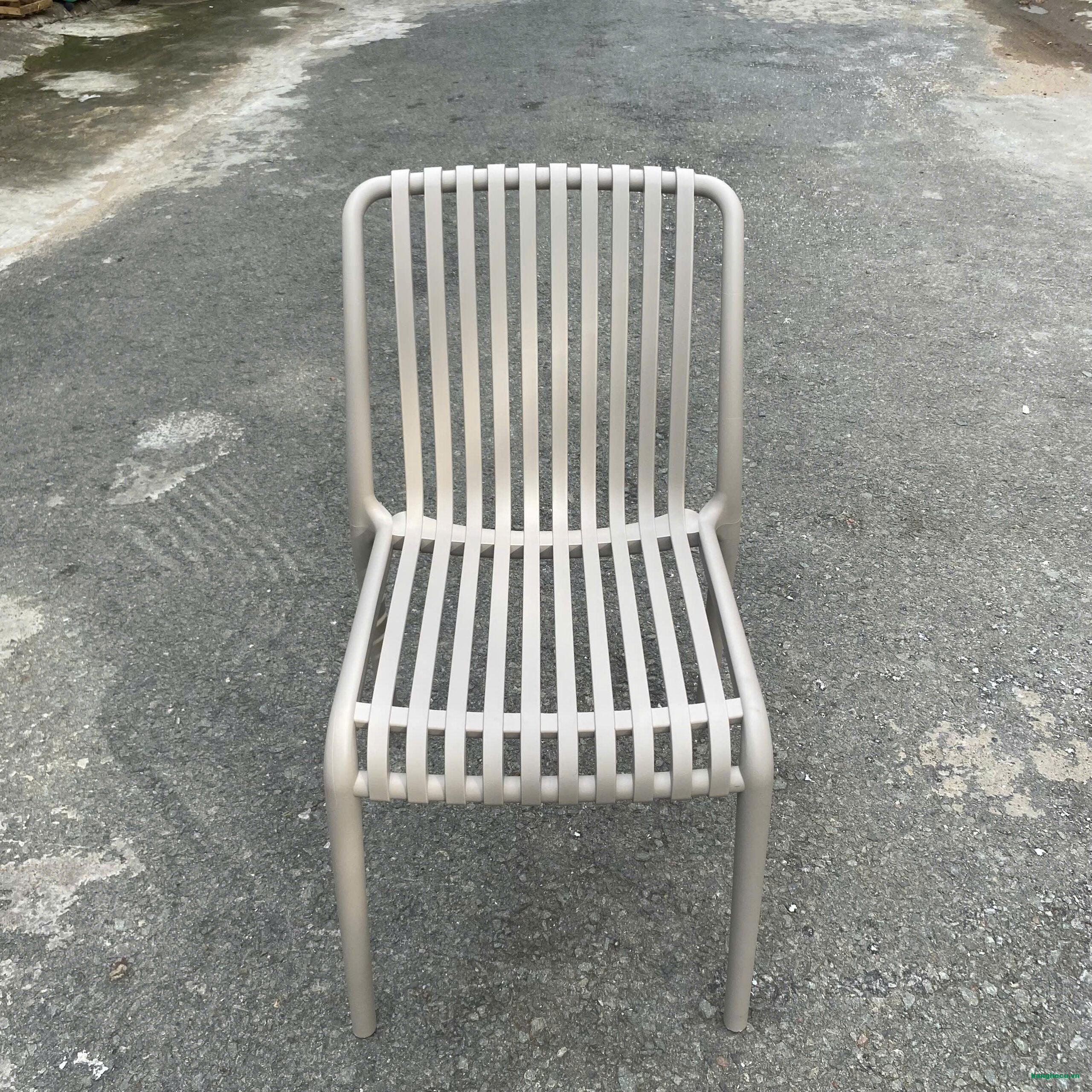 ghe-cafe-nhua-duc-lung-soc-khong-tay